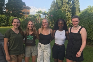 A group of Wheaton College students smile in Switzerland.